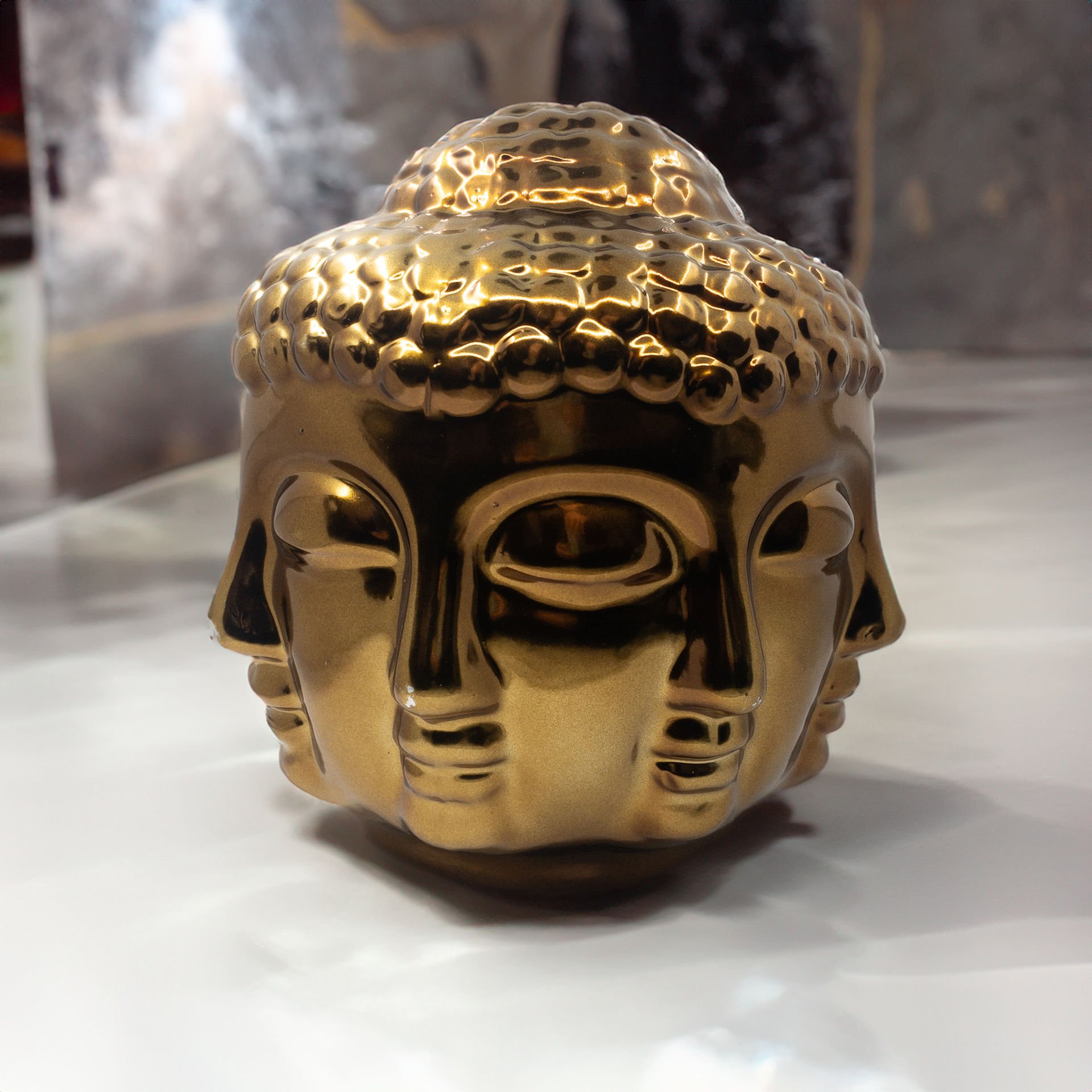 Çok Yüzlü Altın Renkli Buddha Figürü