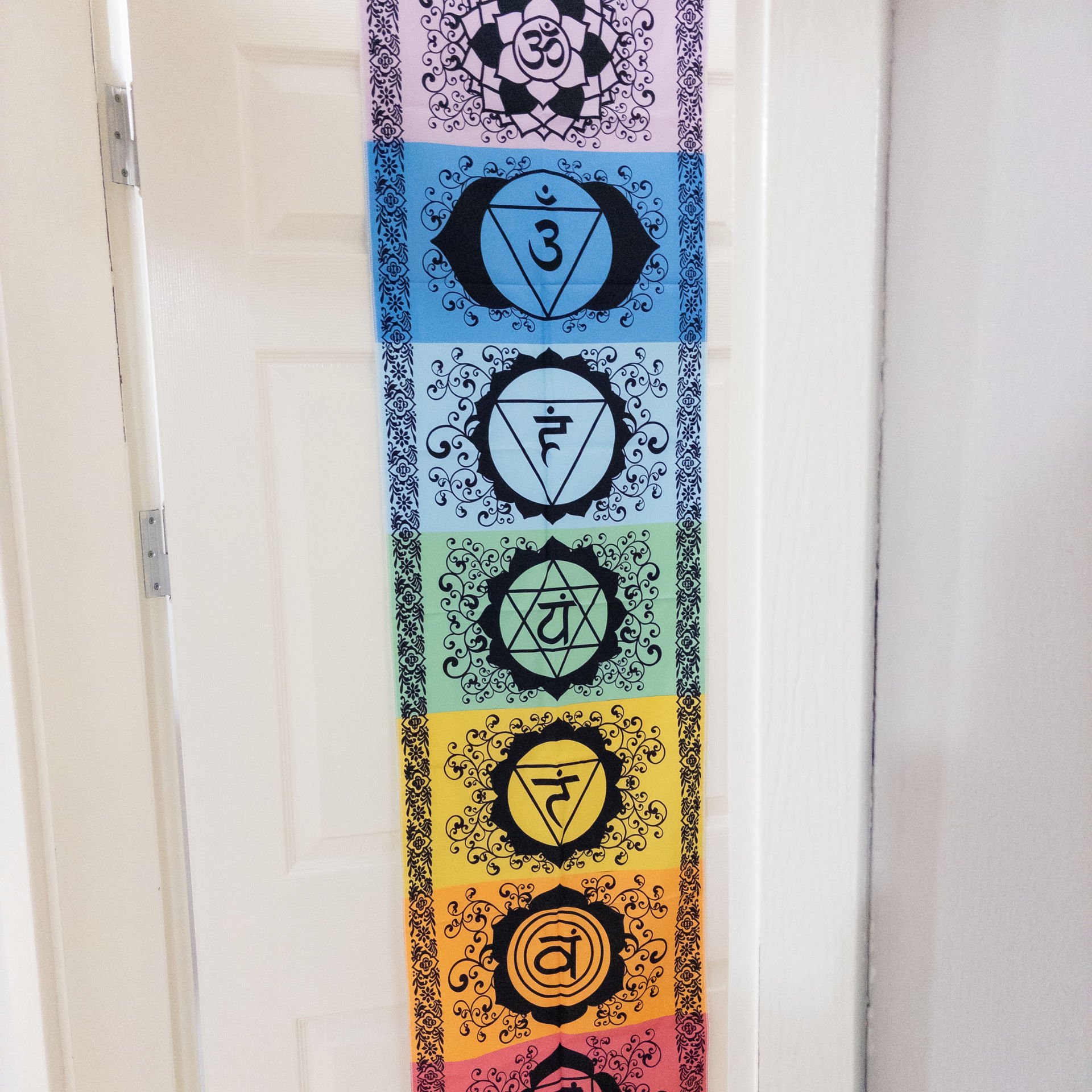 Yedi Çakra Sembollü Dikey Goblen Bayrak Beyaz / Siyah Beyaz Zeminli