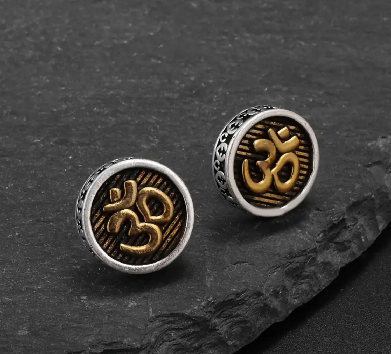 Om Sembollü Retro Bakır Küpe